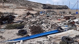 Due discariche di rifiuti pericolosi in aree protette a Lampedusa: sequestrate