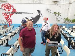 Ex musicista di Franco Battiato a Riposto per ammirare il murale dedicato al maestro