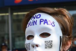 I no vax ci riprovano, nuovo invito alla mobilitazione per domani. Lamorgese: «Preoccupata da rischio estremismi»