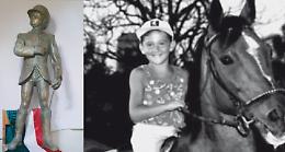 Contrordine sulla statua del piccolo Di Matteo: non sarà rimossa dal municipio