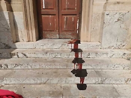 Clochard trovata morta davanti chiesa a Messina: c'è un sospettato