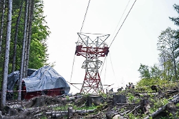 Tragedia funivia, la zia del piccolo Eitan dopo rapimento del nonno: «Ignorati ordini del giudice»