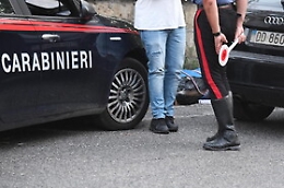 Si arrampica fino al terzo piano per entrare in casa della ex: denunciato