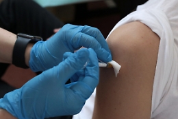 Anticorpi in picchiata dopo 6-9 mesi, al via le terze dosi dal 20 settembre