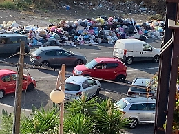 Catania: riapertura scuola materna con discarica