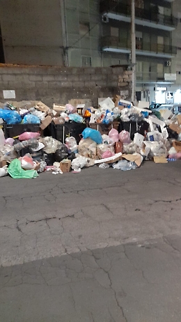 Rifiuti a Catania: "Non pagherò  la tari per avere questo servizio"
