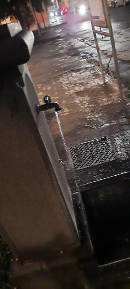 Grammichele (Ct): fontanella guasta, spreco inutile di acqua