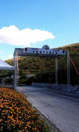 Prova circuito della gara al buio e a tutta velocità: ritirata patente a pilota