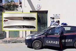 Accoltella il vicino di casa perchè infastidito dal cane: arrestato