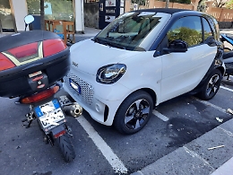 Catania: "Hanno una Smart ma credono di avere la moto"