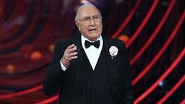 Pippo Baudo nominato Cavaliere di Gran Croce «Mi scoppia il cuore di felicità»