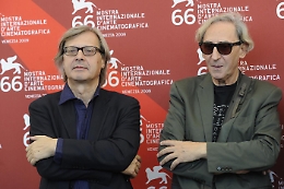 Sgarbi: &laquo;Battiato, umiliato in Sicilia, avr&agrave; una piazza a Sutri&raquo;