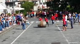 A Santa Venerina la finale del Palio delle Botti: la gara della squadra femminile