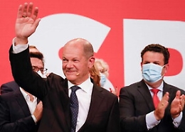 Germania, finisce l'era Merkel: Spd vince con il 25,7%