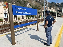 Baby gang tenta di rapinare passeggero su un treno: 4 misure cautelari a Messina