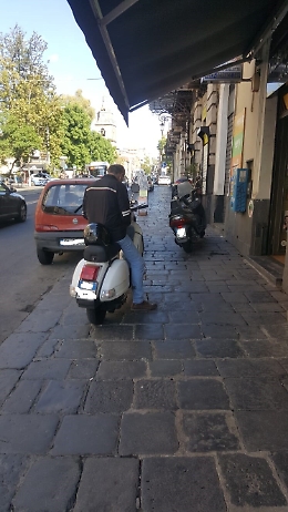 Catania: piazza Cavour invasa da auto in sosta