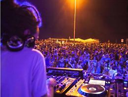 Discoteche al 35% di capienza. I gestori: "Antieconomico". La Siae: "Surreale"