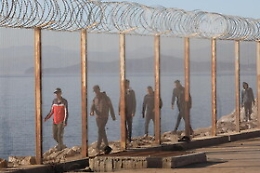 Migranti, 12 Paesi europei chiedono recinzioni e muri alle frontiere