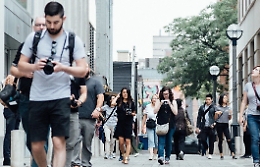 La Sicilia si sveglia "bianca": da oggi via mascherine all'aperto. Ma Razza avverte: «Non è liberi tutti»