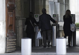 Obbligo Green pass, dai controlli agli stipendi sospesi: cosa cambia nei posti di lavoro