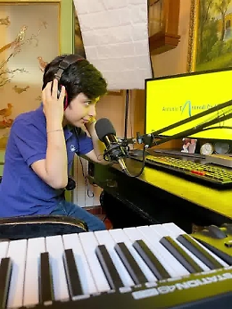 Mostrò pupi a Xi Jinping, adesso Antonio, a soli 10 anni, compone melodia per Biden