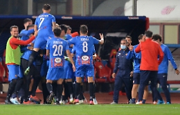 Calcio, la vittoria per il Catania sull'Avellino sfuma alla fine e si chiude in parit&agrave;
