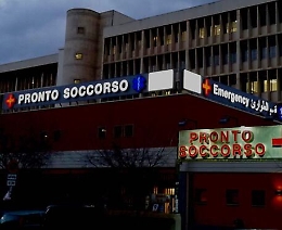 Protesi gli buca l'intestino, la famiglia dell'imprenditore morto: «Era stato operato al Civico»