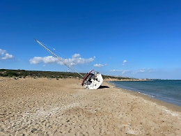 Noto: veliero non rimosso 45 giorni dopo lo sbarco dei profughi
