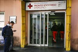 "Curatela subito"! E al pronto soccorso di Vittoria succede il parapiglia: tre feriti