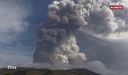 Sull'Etna fontana di lava oltre cenere e boati: è nuovo parossismo