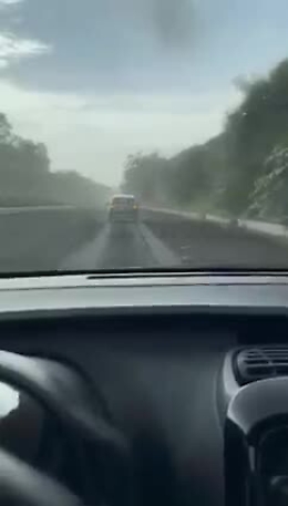 Etna, tratto dell'autostrada Ct-Me ricoperto di cenere