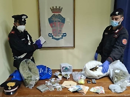 Riposto, due fratelli e un 82enne nei guai per spaccio: avevano quasi 3 kg di marijuana e 100 gr di cocaina