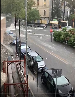 Maltempo a Catania: fiume d'acqua in piazza S. Maria di Gesù