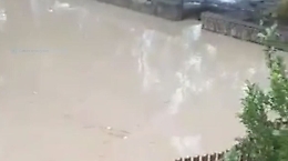 «La mia casa è distrutta», le lacrime di Daniela dopo il nubifragio a Catania