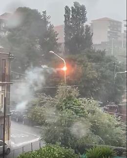 Maltempo a Catania: cavo della luce in cortocircuito