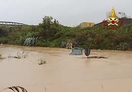 Catania, il sindaco chiude le scuole (e ferma i ciclomotori) dopo la nuova allerta arancione