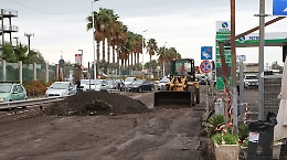 Catania, via Palermo chiusa al traffico per sgomberare la strada dal fango: video