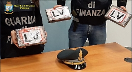 Palermo, gli "sposini" che in casa nascondevano 3,5 chili di cocaina