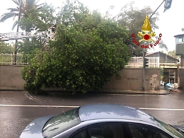 Notte di pioggia in Sicilia con Siracusa ancora allagata ma "Apollo"  è al "colpo di coda"