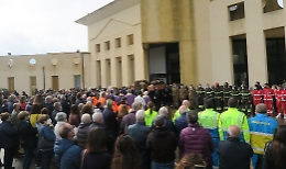 Maltempo, celebrati i funerali dei coniugi travolti dall'acqua a Scordia