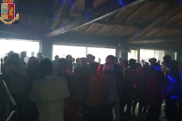 Catania, festa al lido in barba alle norme Covid