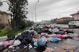 Emergenza rifiuti a Catania, corsa per recuperare ma la raccolta è nel caos: alta tensione Comune-Dusty