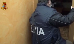 Indennità a falsi braccianti agricoli: tre arresti nel Catanese e 80 indagati