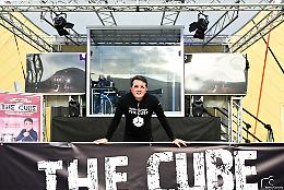 Christian Carapezza tenta impresa da Guiness chiuso dentro un cubo di vetro