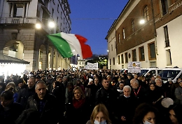 L'Italia teme la "quarta ondata" e il Governo ordina un giro di vite sui cortei nelle piazze