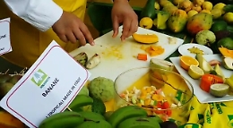 Preparata in Sicilia la prima macedonia di frutta esotica tutta made in Italy