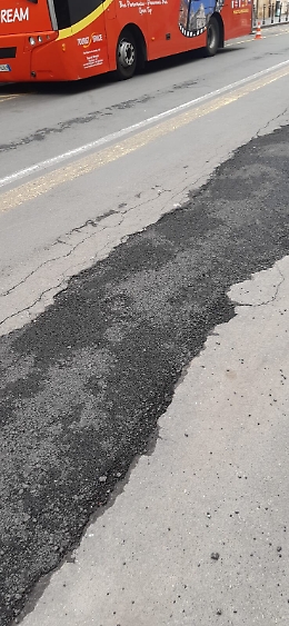 Catania, Via V. Emanuele: lavori finiti, manto rattoppato