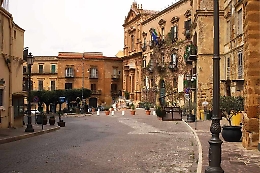 Il personale del comune scende in piazza
