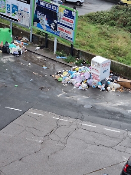 Catania: cassonetti ritirati, rifiuti per strada