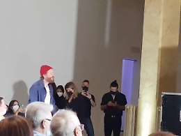 Esce «Il boom», nuovo singolo di Jovanotti: e lui lo balla in conferenza stampa (video)